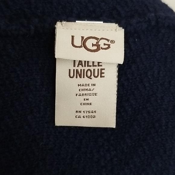 New UGG Pom Pom Beanie - Picture 10 of 11
